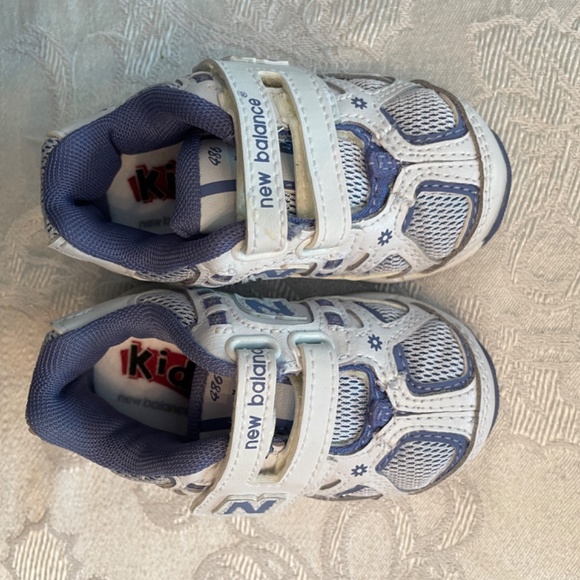 BABY NEW BALANCE SNEAKERS TODDLER SIZE 3 NEW WITH BOX - Picture 3 of 5